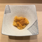 江戸前 鮨 服部 - 利尻の馬糞雲丹。
      美味し。