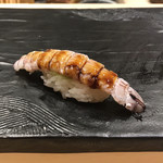 江戸前 鮨 服部 - 瀬戸内のシャコの握り。
      美味し。