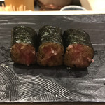 江戸前 鮨 服部 - トロタクの巻物。
      美味し。