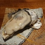 焼肉 牛者 - 生牡蠣1個480円