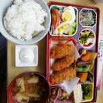 七海 - 料理写真:日替カキフライ定食650円。ご飯は並ですが、見た目よりは多かったかな？