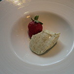 リストランテ カゼッド - ドルチェ2：ピスタチオのパンナコッタ