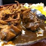 カレーは飲み物。 - 黒カレーチキン（中盛）
・ツナマヨ
・豆サラダ（バジル風味）
・フライドオニオン