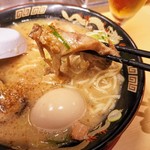 鹿児島ラーメン 豚とろ - このチャーシューがめちゃ美味(* >ω<)