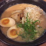 げんこつらーめん - 味玉ラーメン 690円