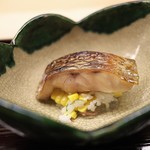 道人 - 氷見ののどぐろ。しゃりに甘いとうもろこし。びっくりしたが、のどぐろともろこしが合う。