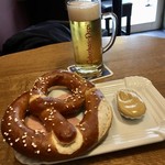 Leberkas-Pepi Wien - Classic Leberkas (Klassisches Leberkäs Brät)  +  Brezel  +  Bier