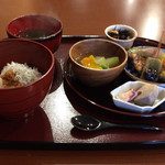 Kyouryou rishidashi ryouriki raya - お食事、焼き物とおばんざい
