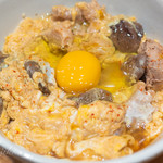 赤坂うまや うちのたまご直売所 - 親子丼 もつ入り 980円