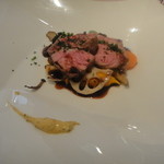 ビストロ ダイア - タスマニア産仔羊のロースト、行者にんにく入り赤ワインソース