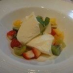 ビストロ ダイア - デザートのブラン・マンジェ