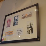 ビストロ ダイア - 素敵な額がかかっていました。（ルイ・ヴィトンのシティガイドです）