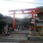 満幸商店 - 淡島神社の鳥居を潜ったすぐ左手の三つのお店の内の…