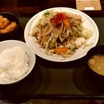 Gohandokoro Gozenya - 【2019.7.3(水)】麦豚使用肉野菜炒め(並盛)842円