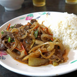 長頸鹿美食坊 - 黒胡椒葱爆牛肉飯（牛と葱炒めご飯）