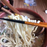 中華ダイニング たくみ - コシの強い太麺。美味しいです！