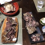 かたつむり - ツキノワグマのあご肉とタン