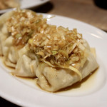 餃子とスパークリング バブルス - 揚げ餃子