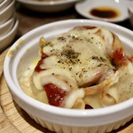 餃子とスパークリング バブルス - ピザ餃子