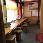 やすくてうまい店 ホルモン居酒屋 丸満 - 店内