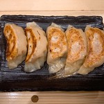 大衆酒場 けろすけ - けろすけ名物肉汁餃子