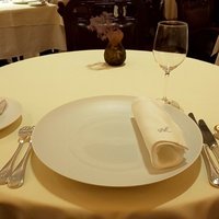 レストランひらまつ 博多 - テーブルセッティング（2019.5）