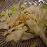 焼鳥　とり和 - 焼鳥には定番のキャベツ