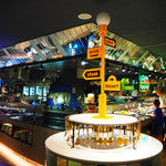 THE NEW YORK BAYSIDE KITCHEN - 2019/6/30 ディナーで利用。
                                内観の様子。
                                