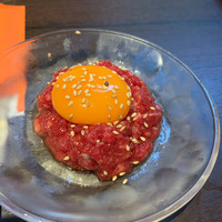 焼肉 じゅん - 小形牧場牛の肉寿司　５８０円 シャリの量もいいし、サシも上品。激うま。