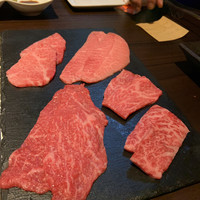 焼肉 じゅん - 本日のお肉5種盛り合わせ　2,100円 かいのみ、上ロース、みすじ、しんしん、ともさんかく。 このお肉も上品。みすじが好み。