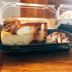 The Cheesecake Factory - ティラミスチーズケーキ