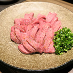 リトル肉と日本酒 - 30日熟成の牛タン