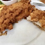 Restaurant Bier&Bierli - 仔牛(Veal) 肉は薄く叩いて衣を付けて揚げてある。サクサクと軽い。