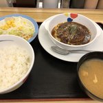 松屋 - ブラウンソースハンバーグ定食590円。