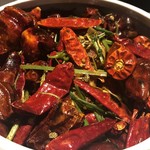 茶禅華 - 四川排骨。２種類の唐辛子を使い濃くが増すスパイシーさがいい感じ。