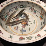 茶禅華 - 大皿で泳ぎ回る稚鮎だが、一般的な稚鮎よりもやや大きめ。