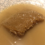 茶禅華 - 見てください。このフカヒレの厚みを。濃厚なソースにアオザメのフカヒレもしっかりとした旨味と食感が嬉しい逸品。