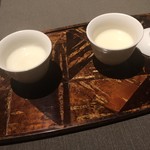 茶禅華 - デザート。冷たい杏仁豆腐と熱い杏仁豆腐の食べ比べ。熱い方が珍しく面白い。