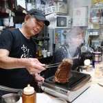 生ホルモン処 おさむちゃん。 - タンを焼くおさむちゃん♪
      阪神vsDeNA戦をチラ見するメグちゃん！
      延長逆転勝利、良かった✨