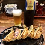 金澤濃厚中華そば 神仙 - 焼き餃子 320円 
            ビンビール（プレモル小瓶）400円