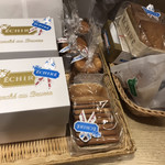 110908242 - 爆買い