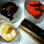 パティスリー プレジール - 見た目も華やかな4つを選びました