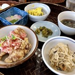 Hakata Umaka Asobi An - 「鶏の唐揚げ」「お刺身」「カボチャサラダ」「茄子の揚げ浸し」「切り干し大根」「香の物」など。