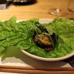 NIKUSYO taku ohira - 佐賀牛ヒレ肉味噌つけ　　
      ほのかに感じる味噌味付けお肉には辛味大根をたっぷりとサンチュで巻いていただきます。
      山椒の混ぜてある辛味大根がインパクトありますが佐賀牛ヒレの旨味はしっかり存在。
      