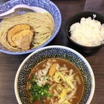 豚骨一燈 - カレーつけ麺中盛り、ライス。