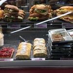 Hotel Beethoven Buffetfrühstück im Mezzanin - おいしそうなサンドウィッチ類