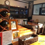 Restaurant ハセクラ - 和モダンな感じの内装で、落ち着いて食事出来る雰囲気です。