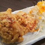 打ち立て中華そば 伊蔵八 - 唐揚げ(2貫) 300円、なかなかのボリュームです