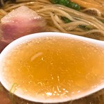 町田汁場 しおらーめん進化 町田駅前店 - スープ