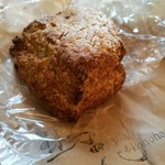 110924726 - スコーン。オートミールとか入っていそうな食感。
